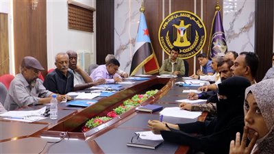 انتقالي العاصمة عدن يشيد بدور أنشطة إداراته لخدمة وتطوير المجتمع