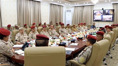 الفريق الداعري يرأس اجتماعاً لرفع الجاهزية العسكرية والتصدي للتحديات الراهنة