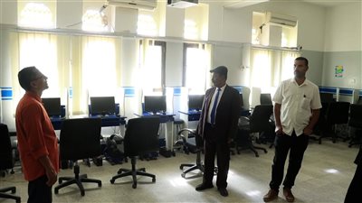 رئيس انتقالي شبوة يدشن العمل بالطاقة الشمسية في مدرسة أروى للتعليم الأساسي بعتق