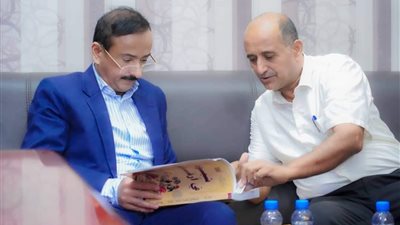 محافظ شبوة يشيد بدور الإحصاء الحيوي في التنمية ويوصي بطباعة الكتاب الإحصائي