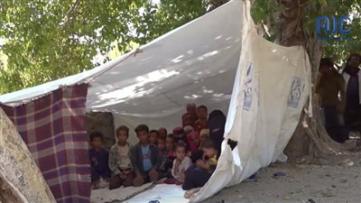 مأساة إنسانية.. الإرهاب الحوثي يشرد أبناء عهامة بالمسيمير ويذيقهم معاناة النزوح