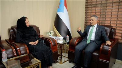 اليافعي يشيد بالدور النضالي للإعلامية الجنوبية إسمهان عزعزي 