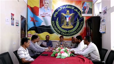 فريق من الدائرة الاقتصادية بالأمانة العامة يتفقد المكاتب الخدمية بالضالع 