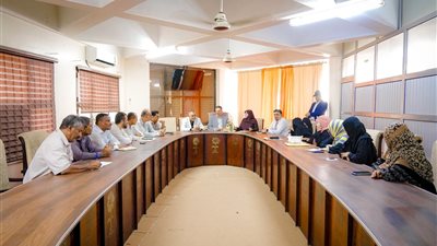 لملس يلتقي مكتب التربية والتعليم ويوجّه بصرف راتب شهرين للمعلمين المتعاقدين