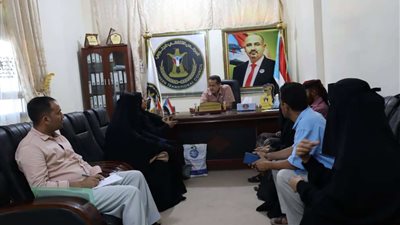 انتقالي لحج يبحث إمكانية فتح فصول لمحو الأمية بالحوطة