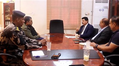 العميد المنهالي يناقش مع لجنة التحقيق الوطنية وضع حقوق الإنسان بحضرموت