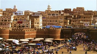 الحوثي يسجن والد الطفلة المغتصبة 