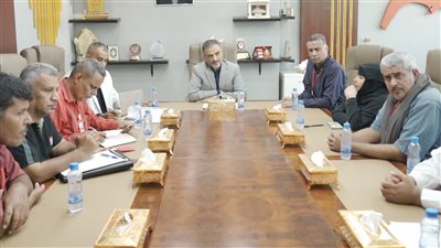 لملس يؤكد تحمل السلطة المحلية مسؤوليتها تجاه المعلمين بالعاصمة عدن