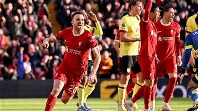 ليفربول يستعيد الصدارة بفوز مثير على برايتون في الدوري الإنجليزي