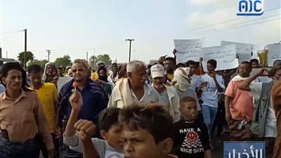 مسيرة ووقفة احتجاجية بمنطقة الكود بأبين تندد بانتشار المخدرات 