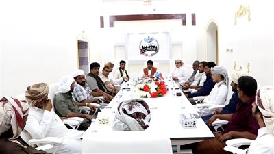 اتحاد شباب الغد يناقش أبرز المشاريع الجاري تنفيذها في بعض مديريات المهرة 