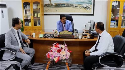 باعوم يتفقد سير العمل في مطار عدن الدولي 