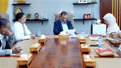 عدن.. اتفاق على تنظيم ملف النازحين والتنسيق مع المنظمات