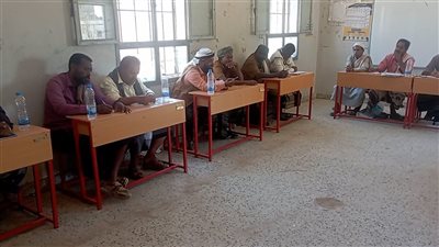 اجتماع لمناقشة سير العملية التعليمية في مديرية أحور بأبين