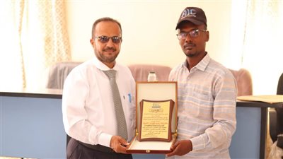 كلية الحاسوب بجامعة أبين تكرم قناة عدن المستقلة تقديرًا لدورها الإعلامي المميز