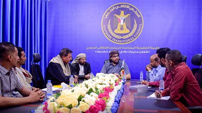 فريق التوعية والمسح يناقش تقييم اليوم الأول ويضع خططاً للأيام القادمة في وادي وصحراء حضرموت