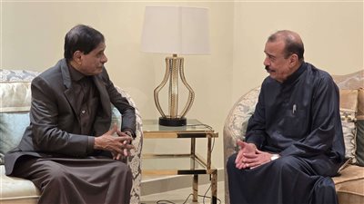 البحسني يطمئن على صحة اللواء بن بريك في مقر إقامته بأبوظبي