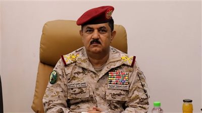 وزير الدفاع يلتقي السفير الليبي في عدن لتعزيز العلاقات الأخوية