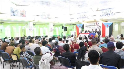 فريق التواصل السياسي يلتقي بشخصيات اجتماعية ونخب سياسية بالمهرة 