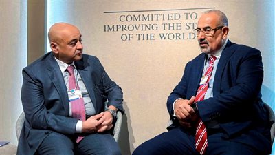 الرئيس الزُبيدي يعقد لقاءات ثنائية مع عدد من رؤساء الوفود المشاركة بالمنتدى الاقتصادي بسويسرا 