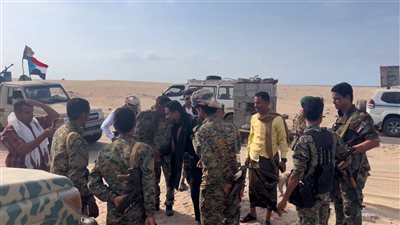 قائد حزام الصبيحة يتفقد ميناء العارة والنقاط الأمنية برأس العارة