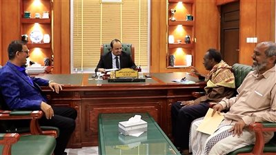 محافظ حضرموت يناقش أوضاع النقابات ومنظمات المجتمع المدني