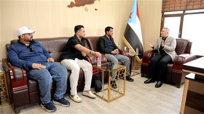 اليافعي يشيد بدور الفن التشكيلي في تعزيز الرسائل الوطنية