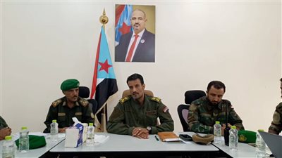 العميد الربيعي يرأس اجتماعاً لتعزيز جهود مكافحة المخدرات في العاصمة عدن