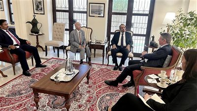 محافظ حضرموت يبحث مع السفير الأمريكي جهود تعزيز الأمن ومكافحة الإرهاب ودعم الخدمات  