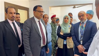 الوزير السقطري يدشن تسليم أجهزة جديدة للمختبر المركزي لمراقبة جودة الأسماك