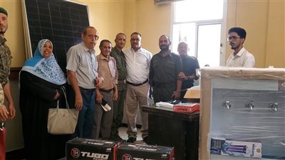 تسليم منظومة طاقة شمسية وأجهزة حديثة لقسم شرطة التواهي بالعاصمة عدن