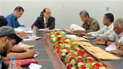 استعراض عطاءات لتنفيذ مشاريع خدمية في دار سعد بالعاصمة عدن 