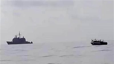 خفر السواحل يضبط مهربي أسلحة في عملية نوعية بالتنسيق مع البحرية الأمريكية