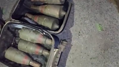 قوات الحزام الأمني تعثر على عبوات ناسفة جاهزة للتفجير في خور مكسر بعدن