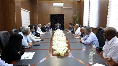 رئيس الحكومة يزور وزارة الخدمة المدنية ويوجه بسرعة إطلاق العلاوات والتسويات