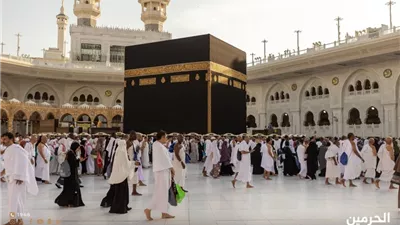 تغيير كسوة الكعبة المشرفة إرث يمتد لأكثر من 100 عام