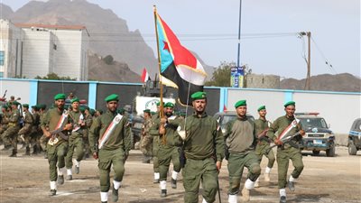 بعرض عسكري.. أمن عدن يدشّن المرحلة الثانية من البرنامج الأمني للعام 2025