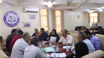 فريق من مجلس المستشارين يبحث مع مكتب التربية بعدن سبل مواجهة تحديات التعليم