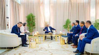 الرئيس الزُبيدي يبحث مع سفيرة فرنسا تطورات المشهد السياسي والاقتصادي في البلاد