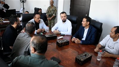 لجنة وزارية تتسلّم مبنى صندوق صيانة الطرق والجسور بعدن