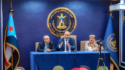 الرئيس الزُبيدي يشدد على ضرورة رفع الجاهزية واليقظة في مختلف جبهات المواجهة