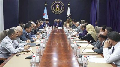 الأمين العام يترأس اجتماعًا استثنائيًا مشتركًا مع فرق التوجيه والرقابة الرئاسية ورؤساء الهيئات التنفيذية بالمحافظات