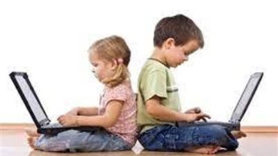 كيف تحمي طفلك من مخاطر السوشيال ميديا بدون أن يشعر بالمراقبة؟