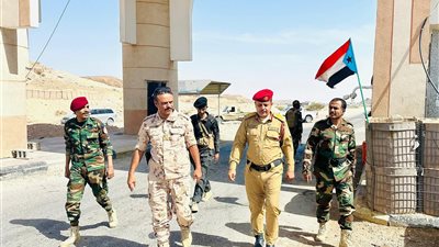 المقدم النقيب يتفقد قوات دفاع شبوة ويشيد بالجاهزية الأمنية والإنجازات منذ التحرير