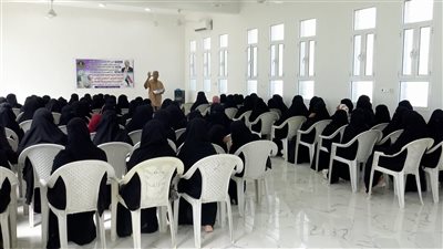 ندوة سياسية في القطن بحضرموت ضمن فعاليات المخيم الصيفي للفتيات
