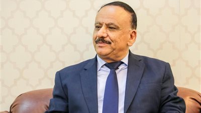 وزير النقل يوجه جميع المرافق التابعة للوزارة بالتعامل بالعملة الوطنية بدلاً من العملات الأجنبية