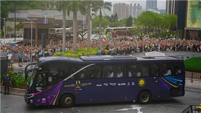 رونالدو يخطف أضواء السوبر في هونغ كونغ ... طوابير انتظار ورحلات للمشجعين