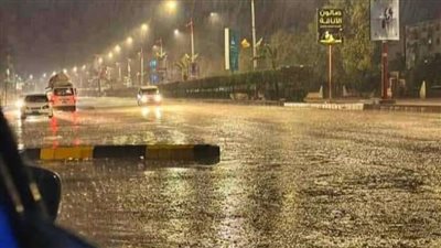 هطول أمطار متفاوتة الشدة في مديريات العاصمة عدن 