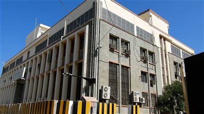 البنك المركزي بعدن يثبت سعر صرف الريال المحلي ويعلن إجراءات صارمة لضبط السوق