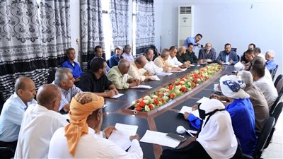 وكيلا العاصمة عدن يترأسان اجتماعاً موسعاً في مديرية دارسعد لمناقشة المستجدات والتحديات